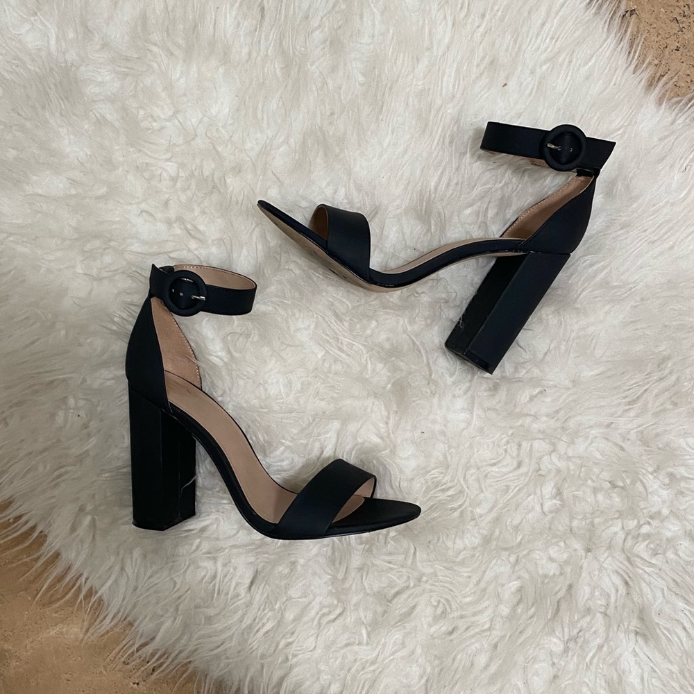 Mix No. 6 Black Strappy Block Heel Sandal - Size 8.5
